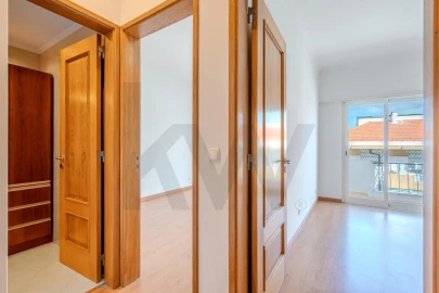Apartamento T2 para Arrendamento em Algés, Linda-A-Velha e Cruz Quebrada-Dafundo