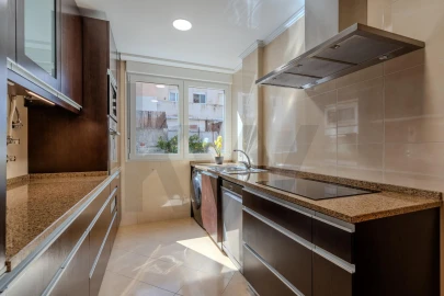 Apartamento T2 para Arrendamento em Algés, Linda-A-Velha e Cruz Quebrada-Dafundo
