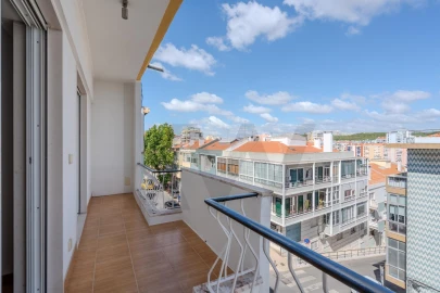 Apartamento T2 para Arrendamento em Algés, Linda-A-Velha e Cruz Quebrada-Dafundo