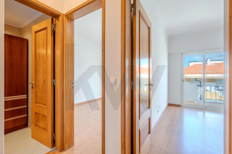 Apartamento T2 para Arrendamento em Algés, Linda-A-Velha e Cruz Quebrada-Dafundo Foto 9