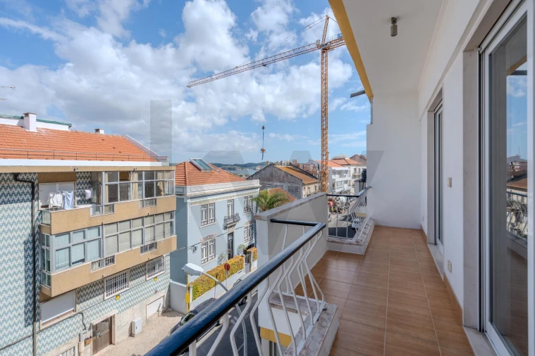 Apartamento T2 para Arrendamento em Algés, Linda-A-Velha e Cruz Quebrada-Dafundo Foto 16