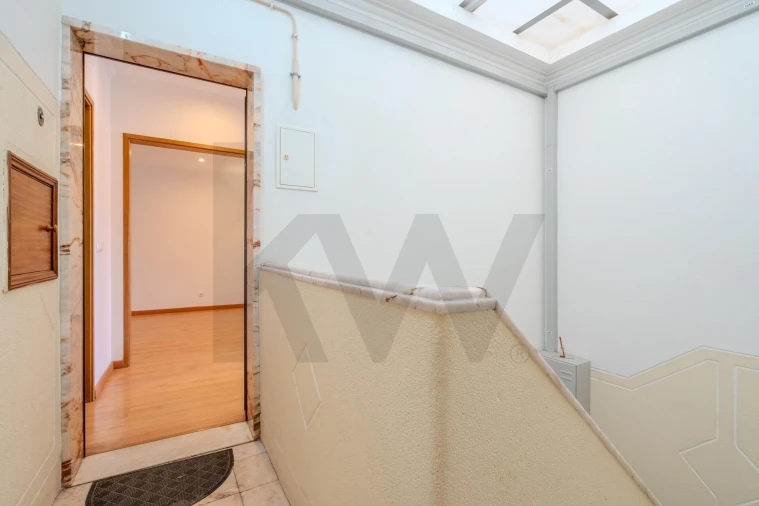 Apartamento T2 para Arrendamento em Algés, Linda-A-Velha e Cruz Quebrada-Dafundo Foto 19