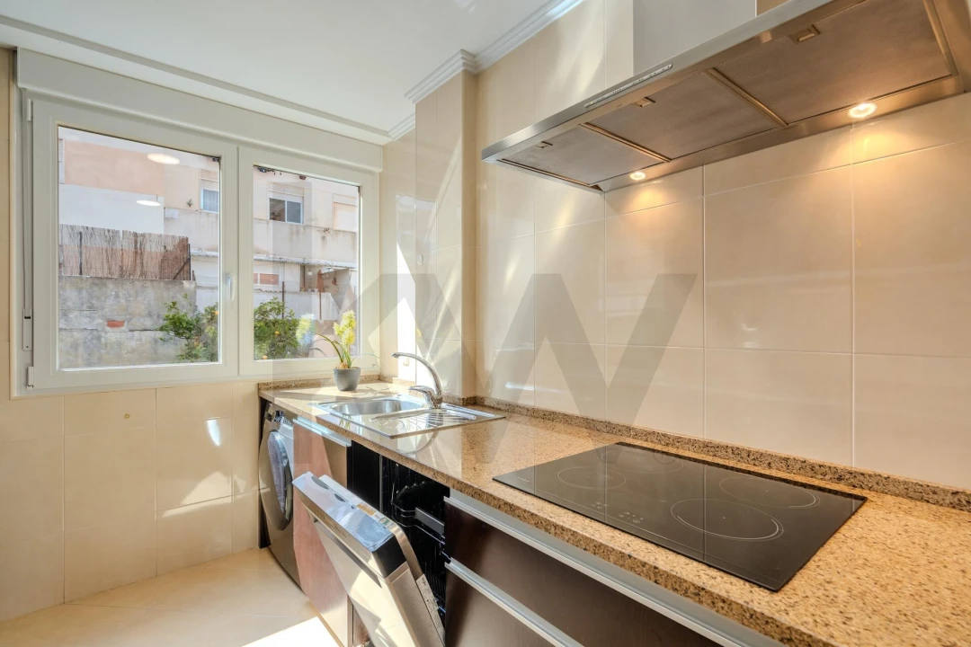 Apartamento T2 para Arrendamento em Algés, Linda-A-Velha e Cruz Quebrada-Dafundo Foto 2