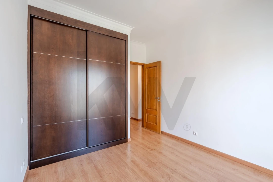 Apartamento T2 para Arrendamento em Algés, Linda-A-Velha e Cruz Quebrada-Dafundo Foto 12