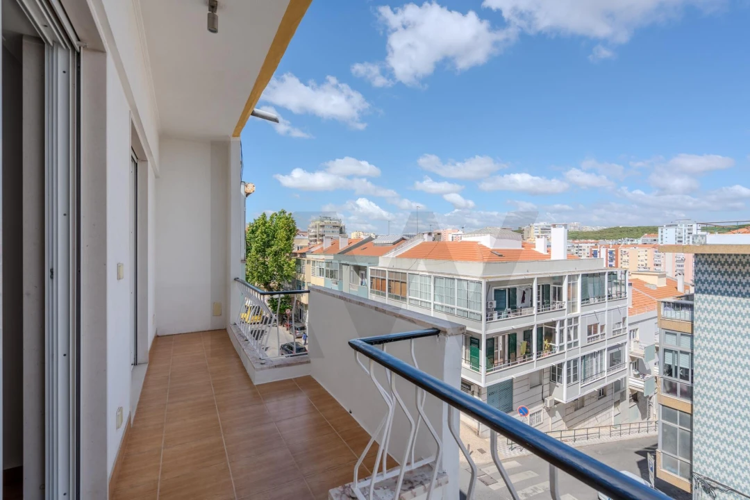 Apartamento T2 para Arrendamento em Algés, Linda-A-Velha e Cruz Quebrada-Dafundo Foto 14