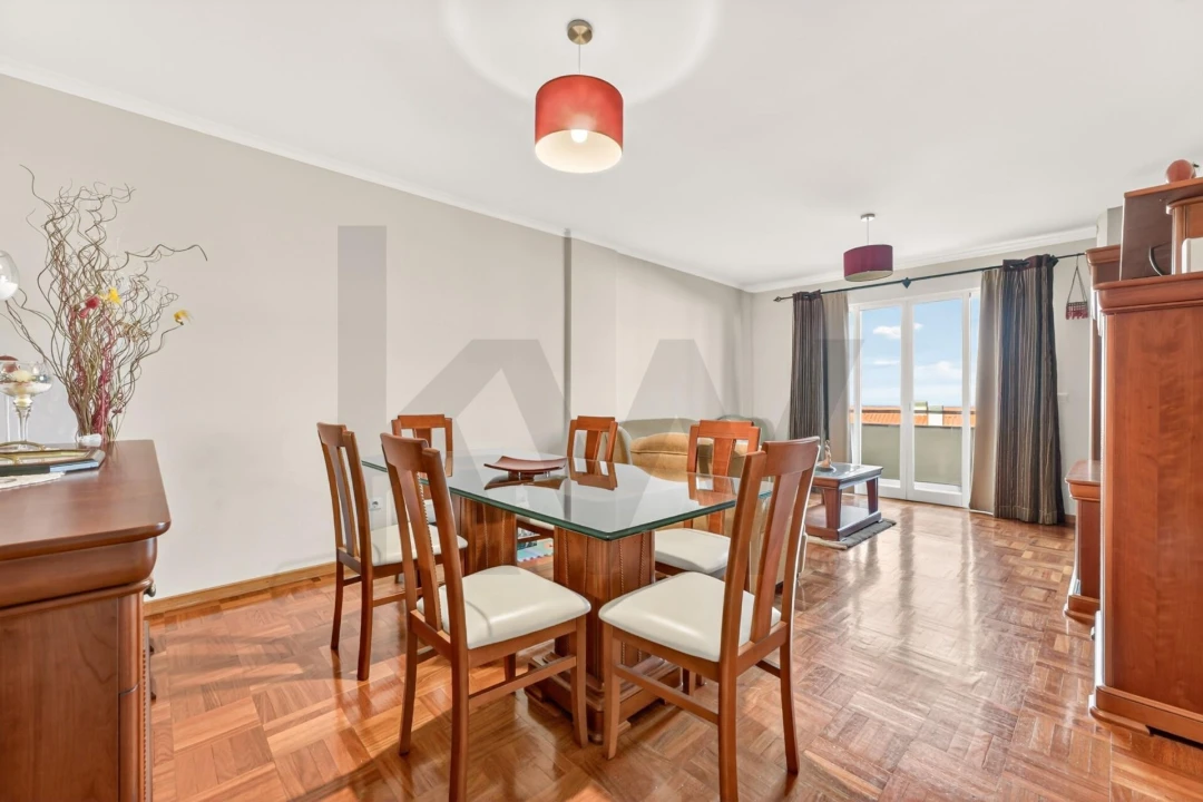 Apartamento T2 para Venda em Caniço Foto 2