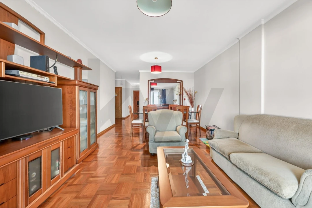 Apartamento T2 para Venda em Caniço Foto 3