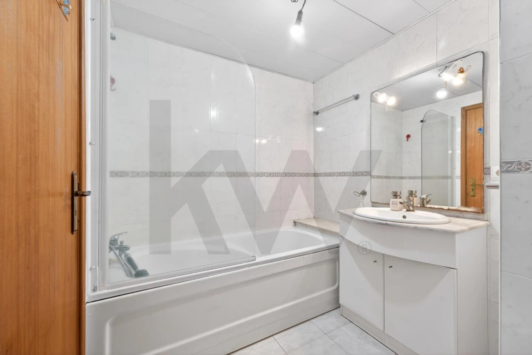 Apartamento T2 para Venda em Caniço Foto 14
