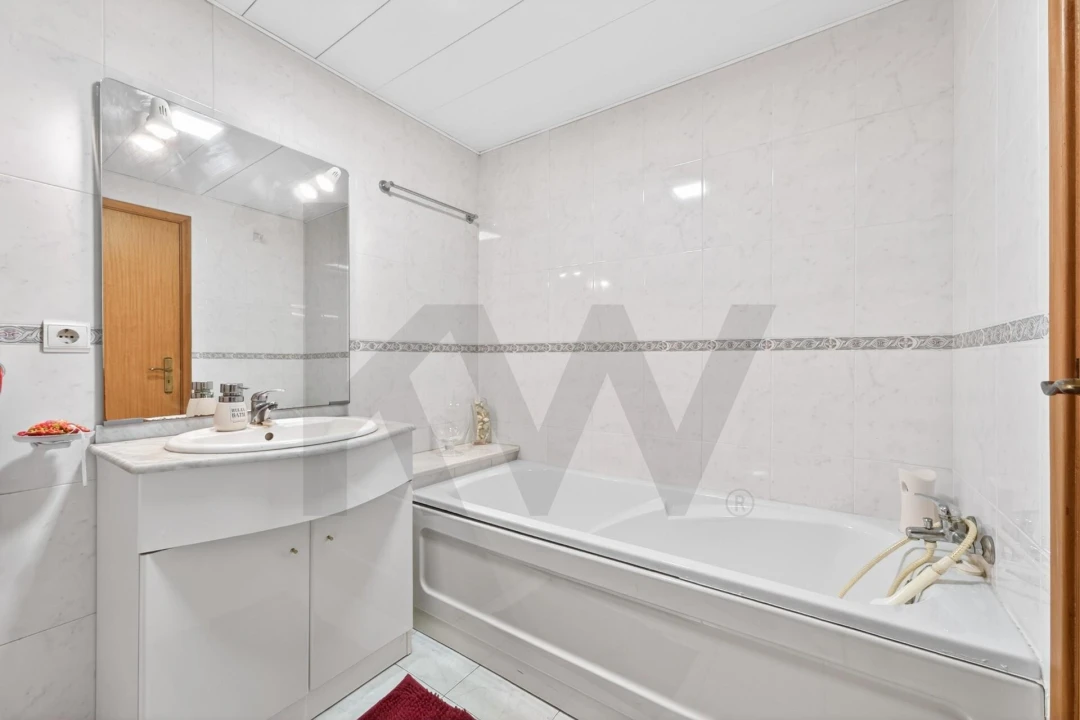 Apartamento T2 para Venda em Caniço Foto 15