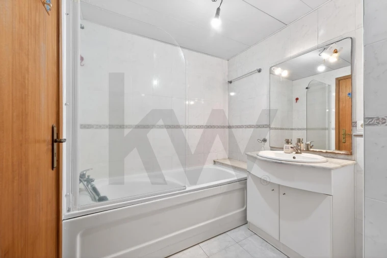 Apartamento T2 para Venda em Caniço Foto 14