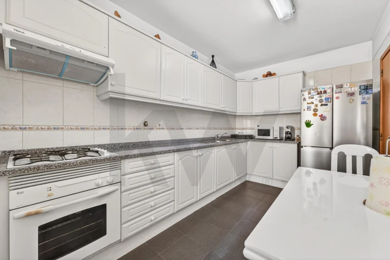Apartamento T2 para Venda em Caniço Foto 5