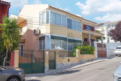 Moradia T5 para Venda em São Domingos de Rana