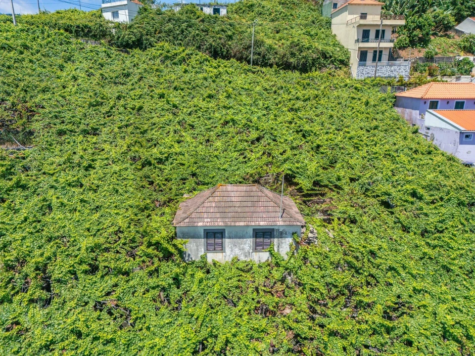 Moradia T2 para Venda em Estreito de Camara de Lobos Foto 1