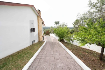 Moradia T4 para Venda em Souselas e Botão