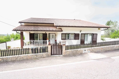 Moradia T4 para Venda em Souselas e Botão