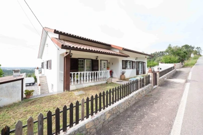 Moradia T4 para Venda em Souselas e Botão