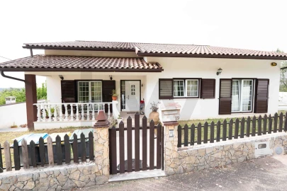 Moradia T4 para Venda em Souselas e Botão