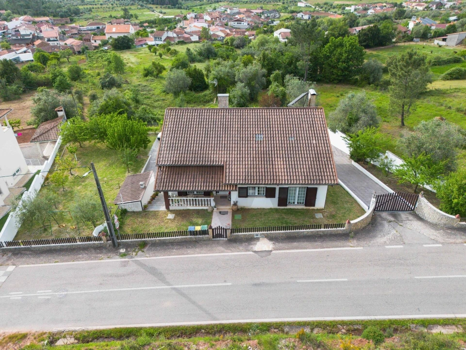 Moradia T4 para Venda em Souselas e Botão Foto 4