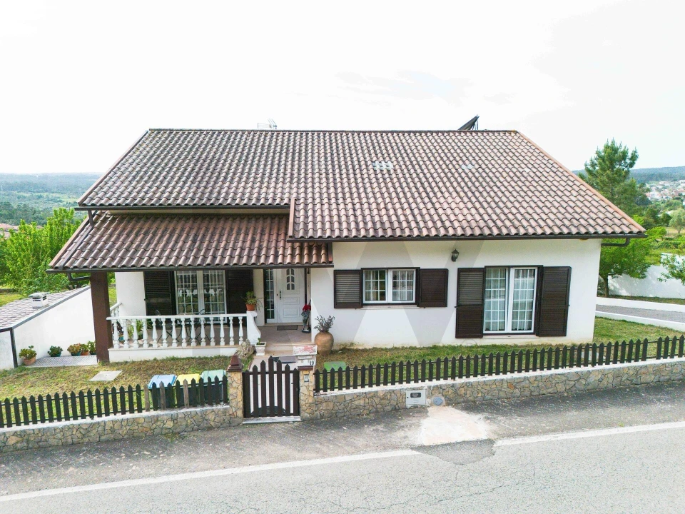 Moradia T4 para Venda em Souselas e Botão Foto 1