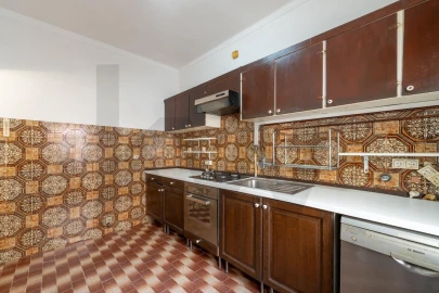 Moradia T4 para Venda em Campolide