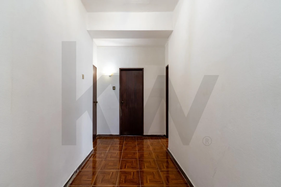 Moradia T4 para Venda em Campolide Foto 5