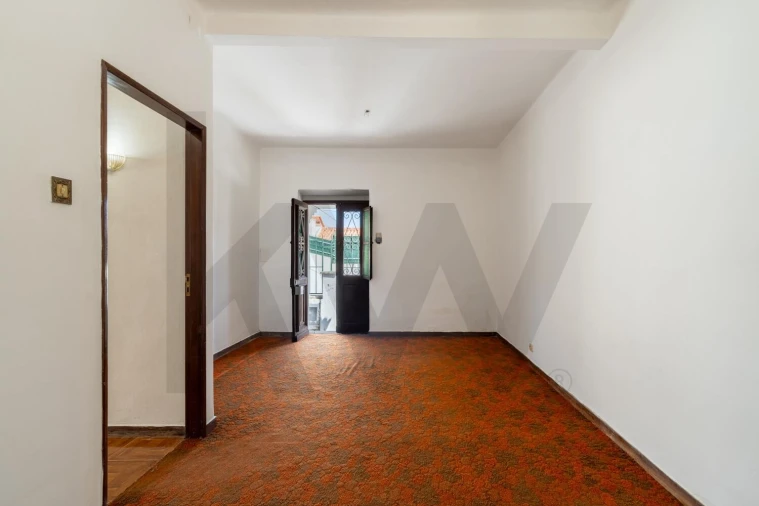 Moradia T4 para Venda em Campolide Foto 3