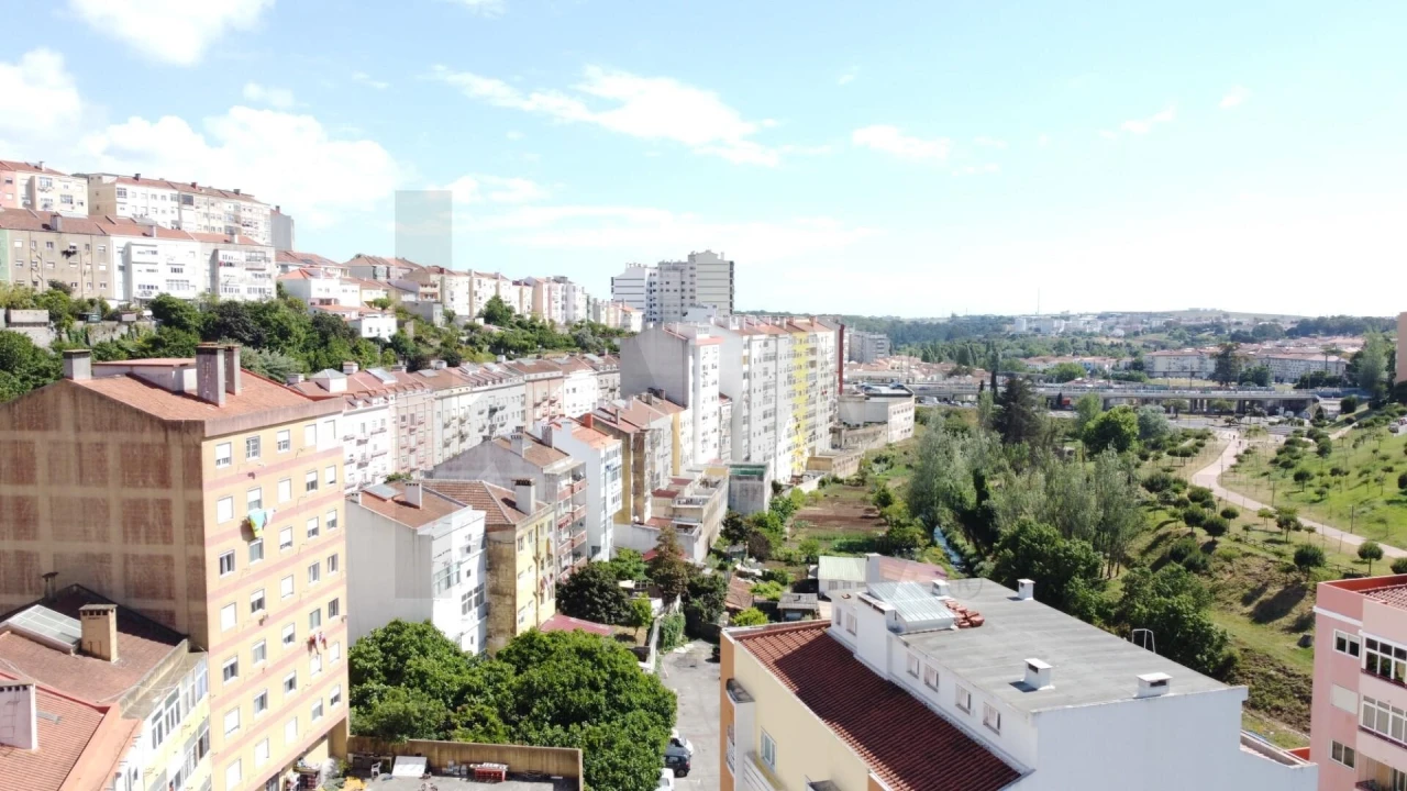 Apartamento T2 para Venda em Queluz e Belas Foto 1