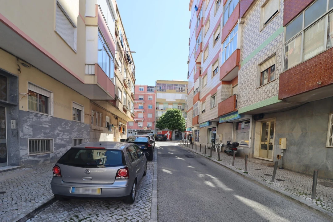 Apartamento T2 para Venda em Queluz e Belas Foto 32