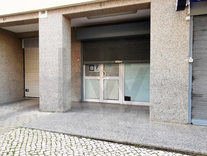 Loja para Arrendamento em Carnaxide e Queijas Foto 8