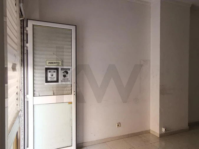 Loja para Arrendamento em Carnaxide e Queijas Foto 9