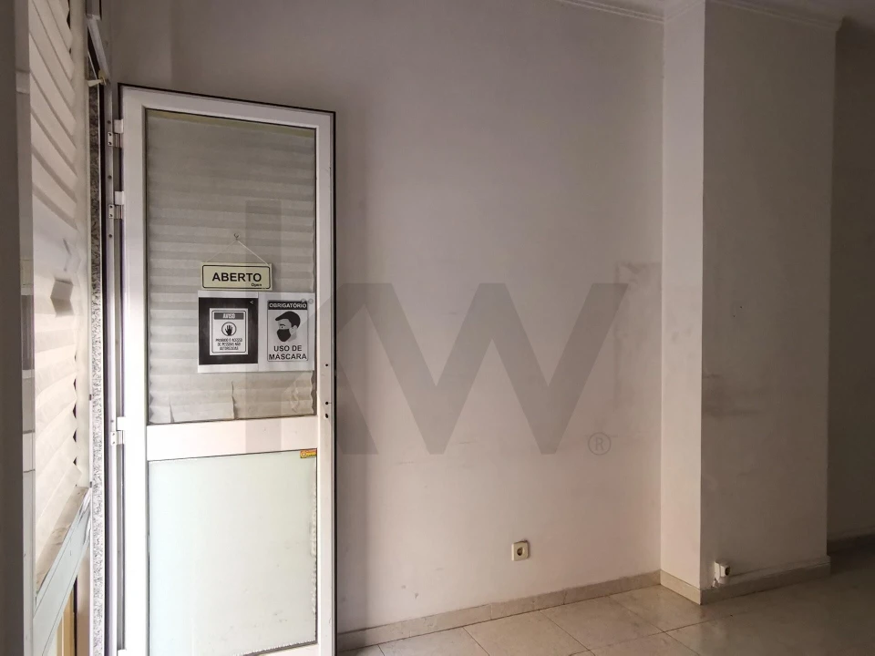 Loja para Arrendamento em Carnaxide e Queijas Foto 9