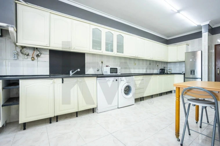 Apartamento T2 para Venda em Palhais e Coina Foto 6