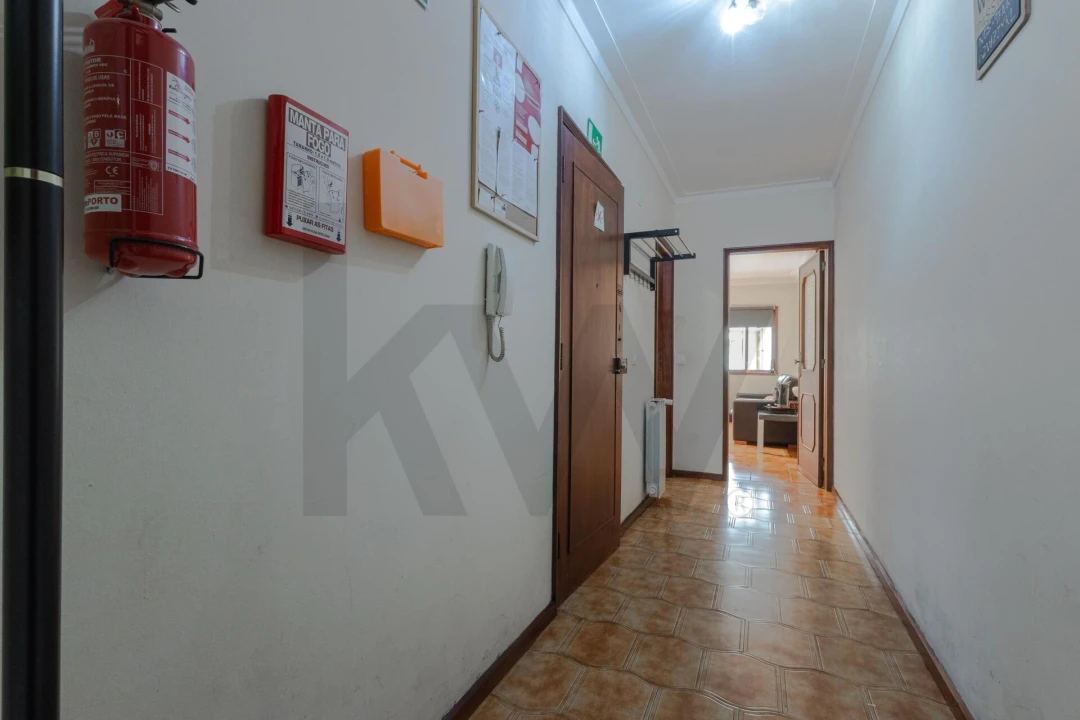 Apartamento T1 para Venda em Mafamude e Vilar do Paraíso Foto 8