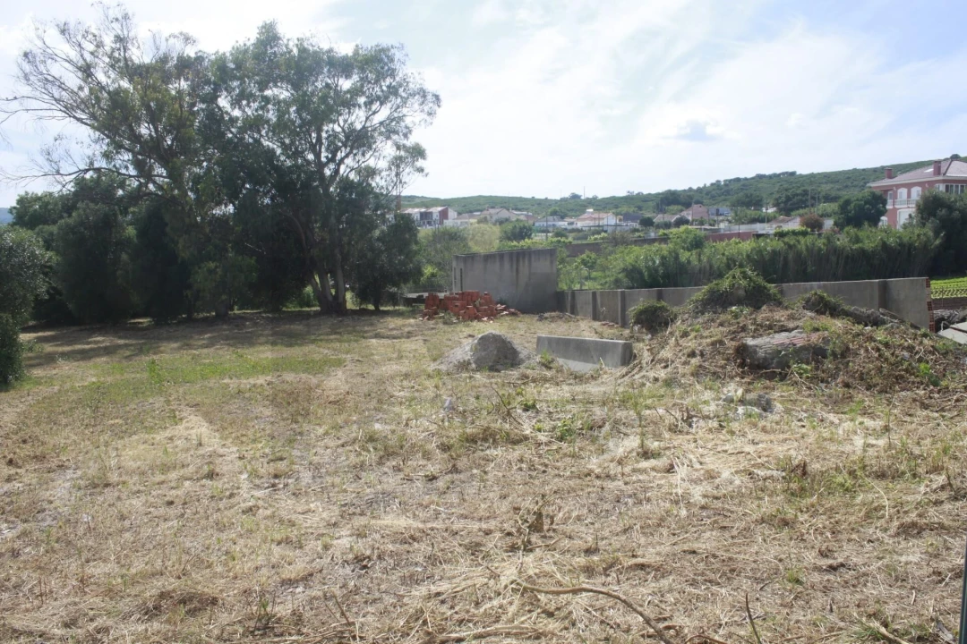 Terreno para Venda em Santo Antão e São Julião do Tojal Foto 2