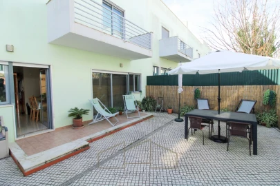 Moradia T3 para Venda em Charneca de Caparica e Sobreda
