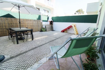 Moradia T3 para Venda em Charneca de Caparica e Sobreda