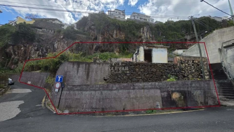 Moradia T3 para Venda em Funchal (Santa Luzia)