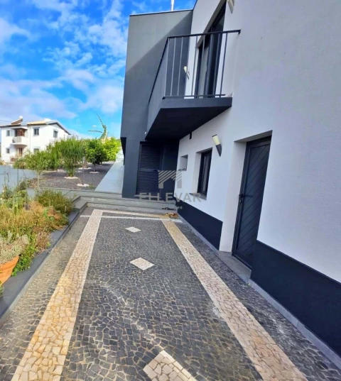 Moradia T3 para Venda em Funchal (Santa Maria Maior)