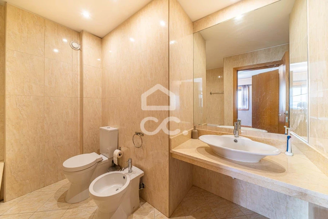 Apartamento T2 para Venda em Santa Marinha Foto 18