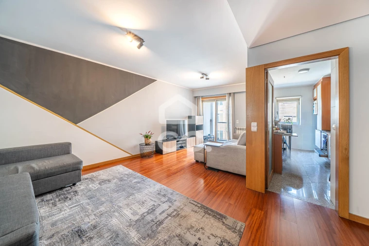 Apartamento T2 para Venda em Santa Marinha Foto 2