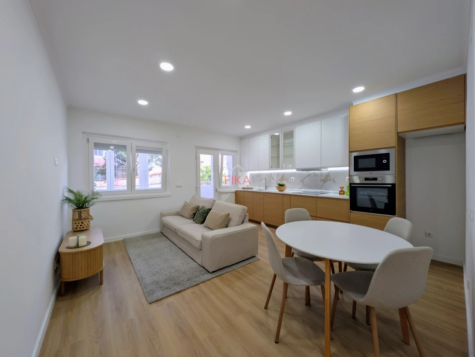 Apartamento T3 para Venda em Seixal Foto 2