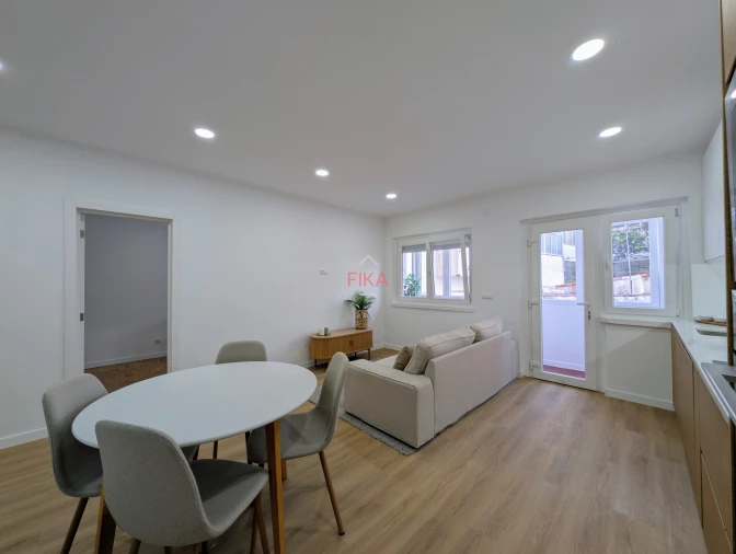 Apartamento T3 para Venda em Seixal Foto 4