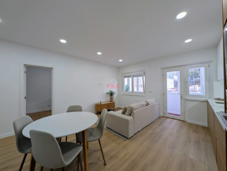 Apartamento T3 para Venda em Seixal Foto 4