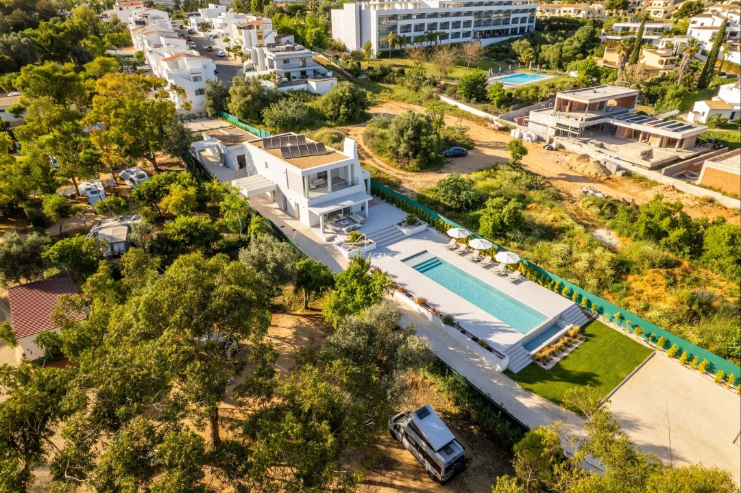 Moradia T4 para Venda em Alvor Foto 2