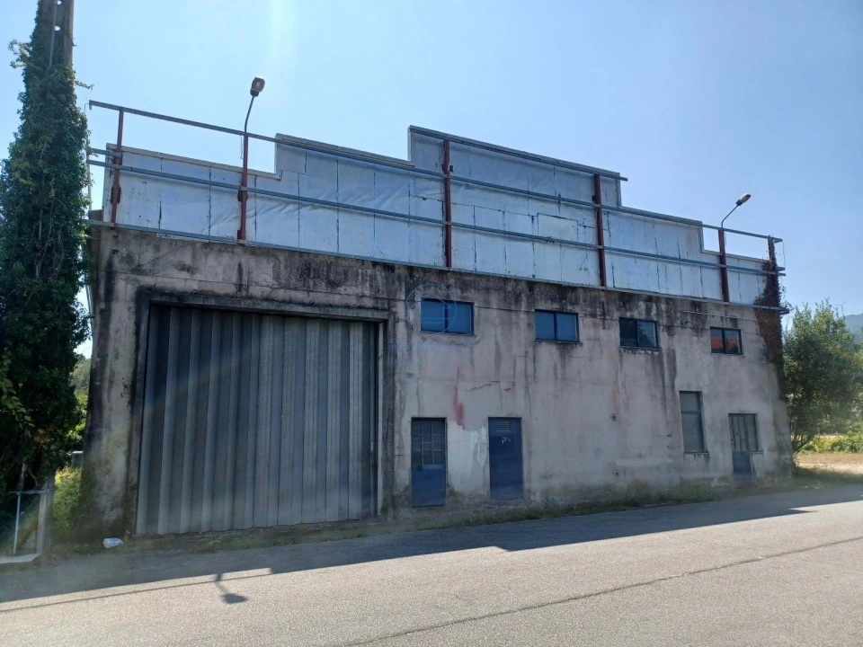 Armazém para Venda em Campo de Besteiros Foto 1