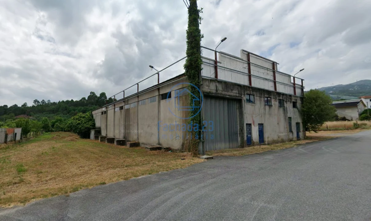 Armazém para Venda em Campo de Besteiros Foto 8