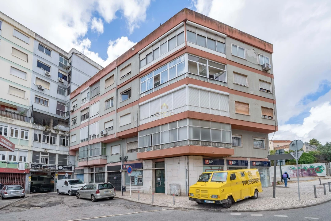 Apartamento T2 para Venda em Sacavém e Prior Velho Foto 1