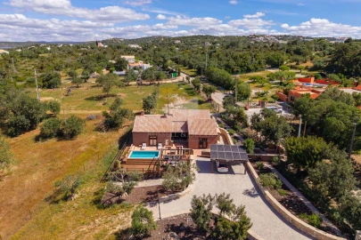 Moradia T3 para Venda em Santa Barbara de Nexe