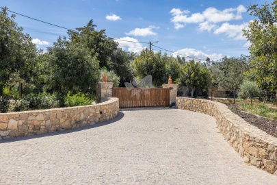 Moradia T3 para Venda em Santa Barbara de Nexe