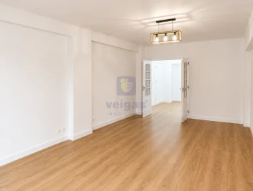 Apartamento T3 para Venda em Benfica